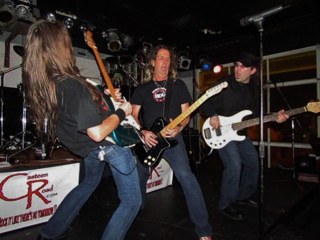 casteenroadjoestumpjohnpoperneilcarpenter2011.jpg